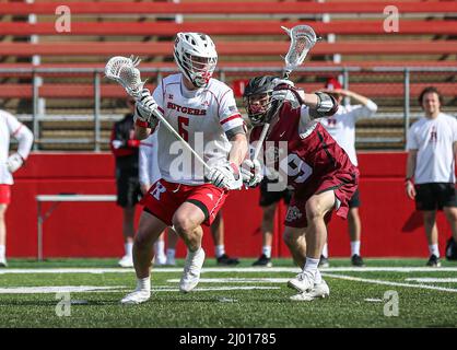 Piscataway, NJ, USA. 15. März 2022. Rutgers Mittelfeldspieler Tommy Coyne (6) während eines NCAA Lacrosse Spiels zwischen den Lafayette Leopards und den Rutgers Scarlet Knights im SHI Stadium in Piscataway besiegte NJ Rutgers Lafayette 22-10. Mike Langish/Cal Sport Media. Kredit: csm/Alamy Live Nachrichten Stockfoto