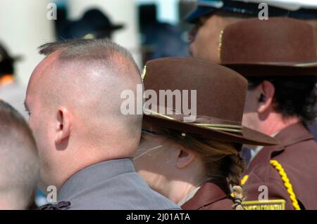 Bruder Offiziere bei Trauerfeier für ermordeten tot Sheriff in Atlanta Gericht schießen Flucht Stockfoto