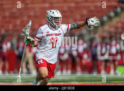 Piscataway, NJ, USA. 15. März 2022. Rutgers fo Jonathan Dugenio (91) leitet das Spiel während eines NCAA Lacrosse Spiels zwischen den Lafayette Leopards und den Rutgers Scarlet Knights im SHI Stadium in Piscataway, NJ Rutgers besiegte Lafayette 22-10. Mike Langish/Cal Sport Media. Kredit: csm/Alamy Live Nachrichten Stockfoto