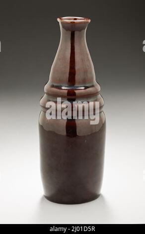 Sake-Flasche in Form eines Teebeisken. Japan, 19.. Jahrhundert. Keramik. Tanba-Geschirr; Steinzeug mit brauner Glasur Stockfoto
