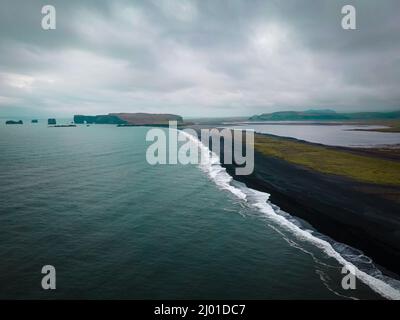 Schwarzer Sand Strand Reynisfjara Stockfoto