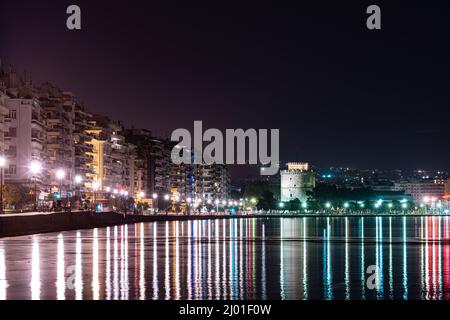 Blick auf die Stadt Thessaloniki, nachts. Stockfoto