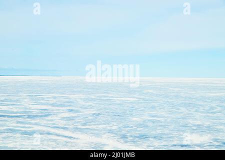 Blick auf die gefrorene Seenlandschaft Stockfoto