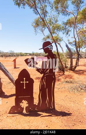 Metallskulptur am Eingang des Menzies-Friedhofs, in dem die Gräber von Pionieren aus der Goldrush-Ära, Western Australia, WA, Australien, zu sehen sind Stockfoto