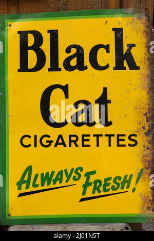 Vintage Black Cat Zigaretten Werbung Metall Wandschild. Stockfoto