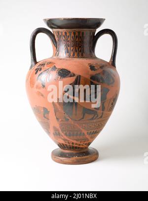 Attische schwarze Figur Hals-Amphora mit (A) Dionysos mit Maenads und einem Satyr und (B) Frau und Kriegern. Griechenland, Athen, um 510 v. Chr. Einrichtung; Servicezubehör. Keramik Stockfoto