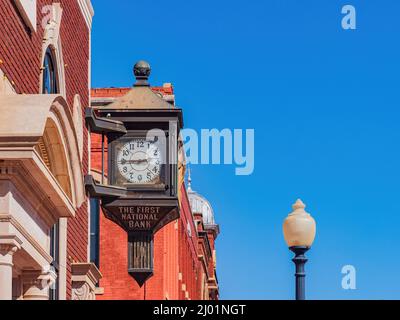 Nahaufnahme einer antiken Uhr in der Guthrie-Altstadt von Oklahoma Stockfoto