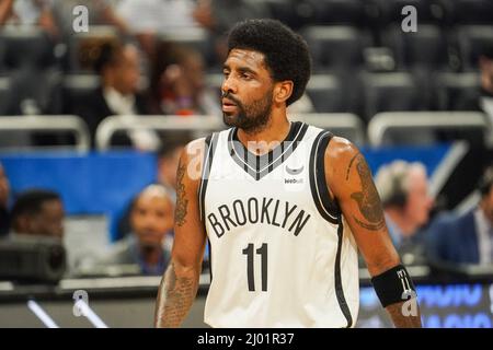 Orlando, Florida, USA, 15. März 2022, Brooklyn Nets Point Wache Kyrie Irving #11 zusammen in der ersten Hälfte im Amway Center. (Foto: Marty Jean-Louis) Stockfoto