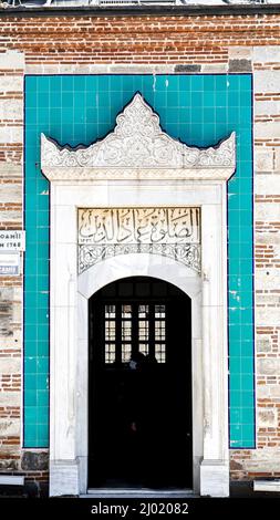 Izmir, Türkei, Türkei. 13. März 2022. Eine historische Konak Moschee im Zentrum von Izmir, Türkei am 13. März 2022. Die Moschee wurde jeden Tag von Muslimen und Touristen besucht. (Bild: © Idil Toffolo/Pacific Press via ZUMA Press Wire) Stockfoto