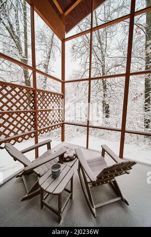 Hütte 3 Saison Terrasse nach Schneesturm Stockfoto