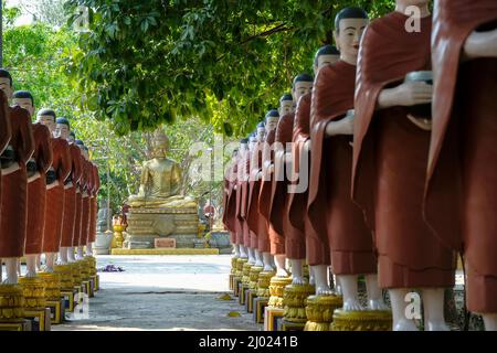 Siem Reap, Kambodscha - Februar 2022: Statue von Buddha im Wat Bo Tempel am 9. Februar 2022 in Siem Reap, Kambodscha. Stockfoto