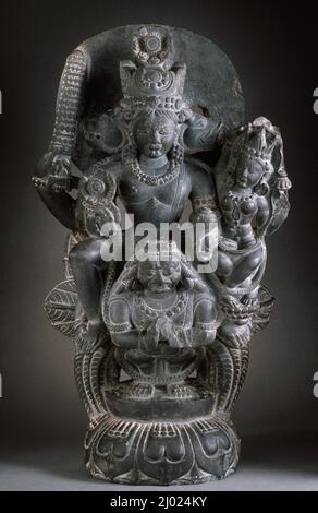 Vishnu und Shri Lakshmi auf Garuda. Indien, Jammu und Kaschmir, Kaschmir-Region, 11.. Jahrhundert. Skulptur. Phyllit Stockfoto