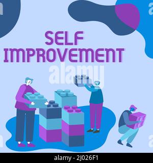 Schild mit der Anzeige „Selbstverbesserung“. Wort für den Prozess, sich selbst zu einem besseren oder kenntnisfähigeren Kollegen zu machen, der den Würfel für Teamarbeit darstellt Stockfoto