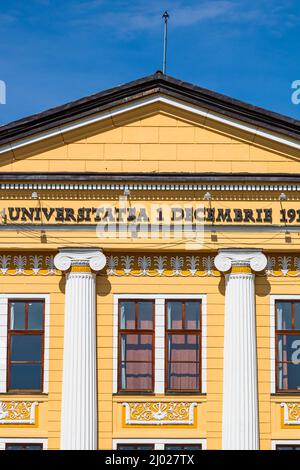 Architektonische Details, Fassade des Gebäudes der 1 Decembrie 1918 Universität, Alba Iulia, Rumänien, 2021 Stockfoto