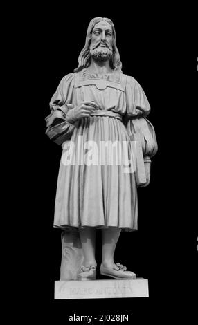 Statue von Marc Antonio an der Fassade der Neuen Eremitage in St. Petersburg, Russland Stockfoto