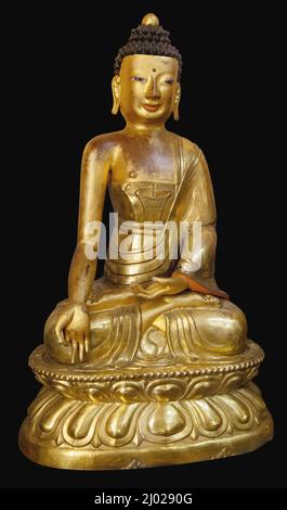 Wunderschön leuchtender klassischer Buddha Shakyamuni. Siddhartha Gautama. Goldene Statue mit offenen Augen isoliert auf dem schwarzen Hintergrund Stockfoto