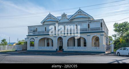 Art déco-Gebäude, in dem ein Beerdigungshaus in Rockhampton, queensland, australien, untergebracht ist Stockfoto