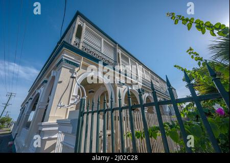 Art déco-Gebäude, in dem ein Beerdigungshaus in Rockhampton, queensland, australien, untergebracht ist Stockfoto