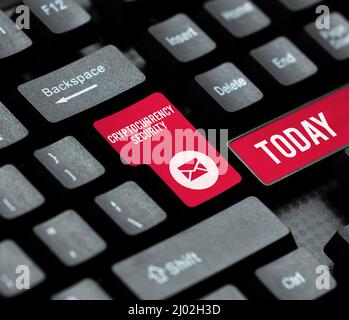 Schreibtext Kryptowährung Sicherheit. Geschäftsidee verhindern Sie nicht autorisierte digitale Geldtransaktionen, die schriftliche Notizen auf Einen Computer übertragen Stockfoto