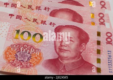 Chinesische Yuan-Renminbi-Banknoten, Papiergeld, Bank of China Währung. Chinesisches Finanzsystem. Einkommens- und Zahlungskonzept Stockfoto