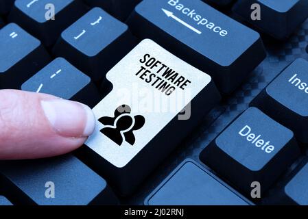 Schreiben mit Anzeige von Text Software Testing. Word for Investigation liefert Informationen über die Qualität der IT beim Ausfüllen von Online-Registrierungsformularen Stockfoto