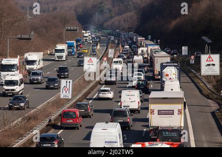 Stau auf der Autobahn A1 bei Wetter-Vollmarstein in Richtung Dortmund, Ruhrgebiet, Nordrhein-Westfalen, Deutschland Stau auf der Autobah Stockfoto