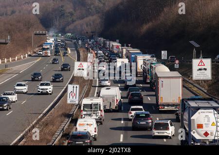 Stau auf der Autobahn A1 bei Wetter-Vollmarstein in Richtung Dortmund, Ruhrgebiet, Nordrhein-Westfalen, Deutschland Stau auf der Autobah Stockfoto