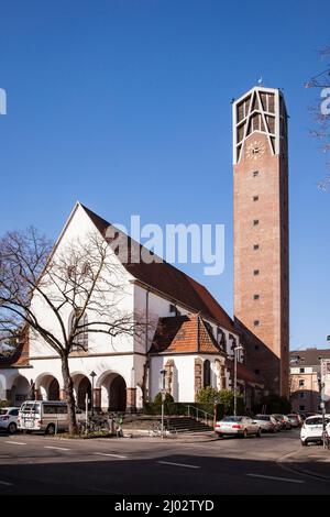 Pfarrkirche St. Pius auf der Straße Gottesweg im Bezirk Zollstock, Köln, Deutschland. Pfarrkirche St. Pius Kirche am Gottesweg im Stadtteil Zoll Stockfoto