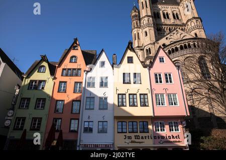 Häuser auf dem Fischmarkt in der Altstadt, Kirche Gross St. Martin, Köln, Deutschland. Haeuser am Fischmarkt in der Altstadt, Kirche Gross S. Stockfoto