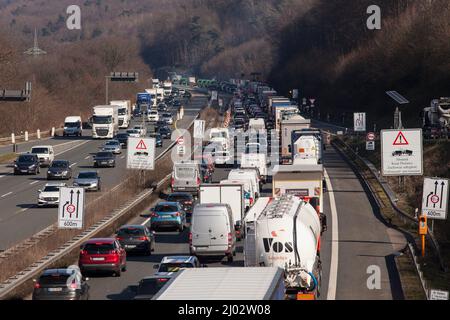 Stau auf der Autobahn A1 bei Wetter-Vollmarstein in Richtung Dortmund, Ruhrgebiet, Nordrhein-Westfalen, Deutschland Stau auf der Autobah Stockfoto