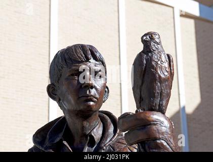 Statue von Billy Casper, aus Film kes, in Bronze vom Künstler Graham Ibbeson, Barnsley, South Yorkshire, England, gemeißelt Stockfoto