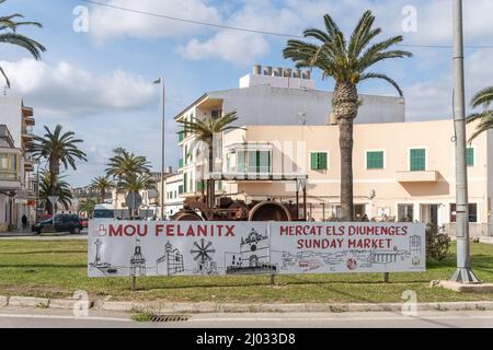 Felanitx, Spanien; märz 07 2022: Begrüßungsposter in katalanischer Sprache aus der mallorquinischen Stadt Felanitx, Spanien Stockfoto