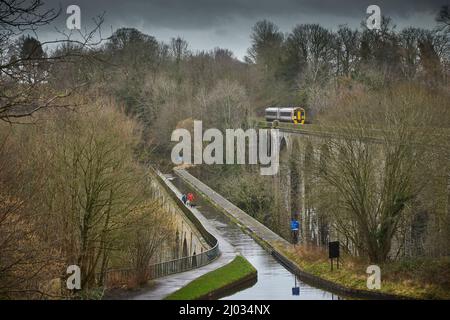 Chirk Long navigierbare Grade II*-gelistete Aquädukt, entworfen von dem Bauingenieur Thomas Telford in Wrexham County Borough, Wales Stockfoto