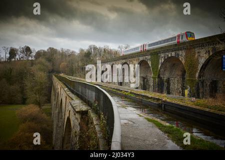 Chirk Long navigierbare Grade II*-gelistete Aquädukt, entworfen von dem Bauingenieur Thomas Telford in Wrexham County Borough, Wales Stockfoto