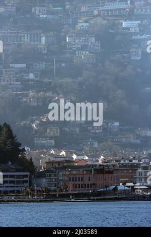 Ponte Tresa Grenzstadt zwischen Italien und der Schweiz Stockfoto