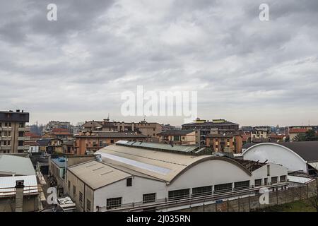 lavori su tetto capannone industrielle 3 Stockfoto