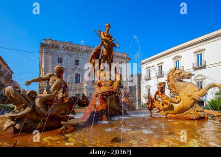 Brunnen von Diana, Ortigia, Siracusa, Sizilien, Italien, Europa Stockfoto