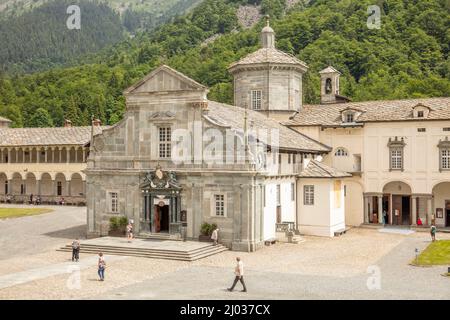 Die alte Basilika, Heiligtum von Oropa, Biella, Piemont, Italien, Europa Stockfoto