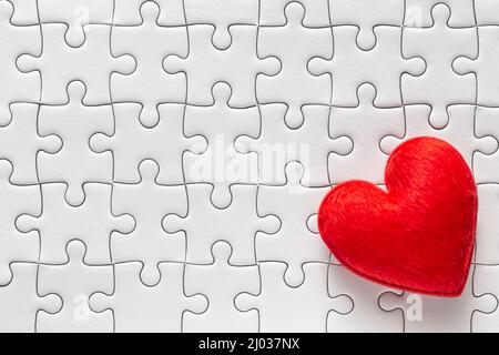 puzzle mit Herz für die Liebe kompliziertes Konzept Stockfoto