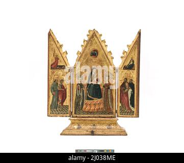 Triptychon mit der thronenden Jungfrau zwischen der heiligen Katharina von Alexandria und der heiligen Lucy (zentrale Tafel), dem heiligen Franziskus, dem heiligen Johannes dem Täufer und dem Erzengel Gabriel (linker Flügel), dem heiligen Bartholomäus, dem heiligen Dominikus und der heiligen Verkündigung (rechter Flügel). Giovanni di Paolo (Italien, Siena, um 1395/1399-1482). Italien, ca. 1427-1430. Gemälde. Tempera und Gold auf Platte Stockfoto