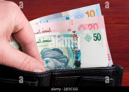 Tunesisches Geld - Dinar in der schwarzen Brieftasche Stockfoto