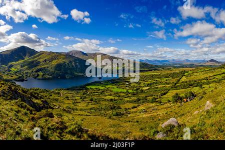 Auf der Suche nach Lauragh und Kenmere Fluss, von Glanmore Lake, Healy Pass, Beara, Co.Kerry Stockfoto