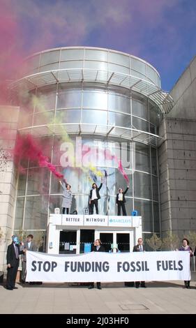 Extinction Rebellion Barclaycard HQ Protest -Stop Finanzierung fossiler Brennstoffe / besser ohne Barclays -14/03/22 Stockfoto