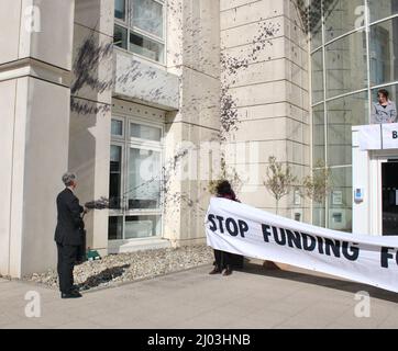 Extinction Rebellion Barclaycard HQ Protest -Stop Finanzierung fossiler Brennstoffe / besser ohne Barclays -14/03/22 Stockfoto