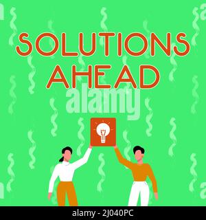 Inspiration zeigt Zeichen Lösungen voraus. Geschäftsidee im Voraus Aktion oder Prozess der Lösung eines Problems oder Problem zwei Kollegen Holding Lamp Stockfoto