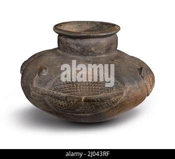 Blackware Glas mit drei Schnecken. Kolumbien, Nariño Hochland oder Ecuador, Carchi, Nariño oder Carchi, 750–1600 u.Z. Keramik. Blackware Keramik Stockfoto