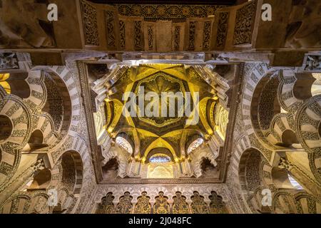 Kuppel im Innenraum der Mezquita - Catedral de Córdoba in Cordoba, Andalusien, Spanien | Dom der Mezquita - Moschee–Kathedrale von Córdoba innen Stockfoto