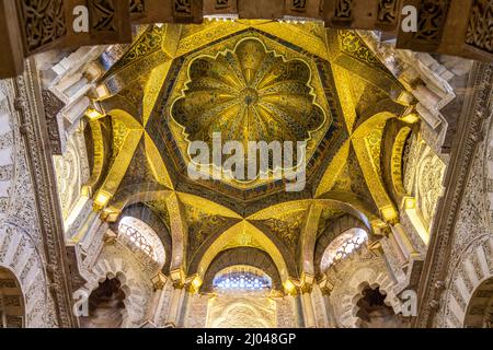 Kuppel im Innenraum der Mezquita - Catedral de Córdoba in Cordoba, Andalusien, Spanien | Dom der Mezquita - Moschee–Kathedrale von Córdoba innen Stockfoto