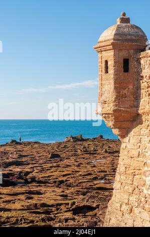 Castillo del Faro, Festung am Strand von La Caleta im Hafen von Cadiz, Mareógrafo, P.º Fernando Quiñones, Cádiz, Spanien Stockfoto