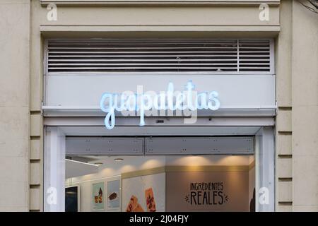 VALENCIA, SPANIEN - 10. MÄRZ 2022: Guapaletas sind handwerkliche Eiscremes im Popsicle-Format Stockfoto